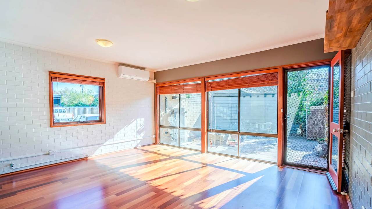 Whole property with 2 rooms for rent