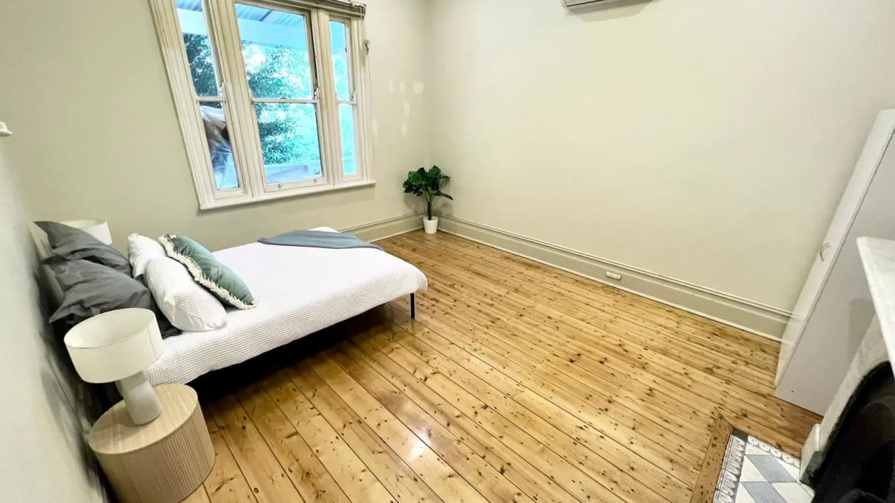 Room in a share house