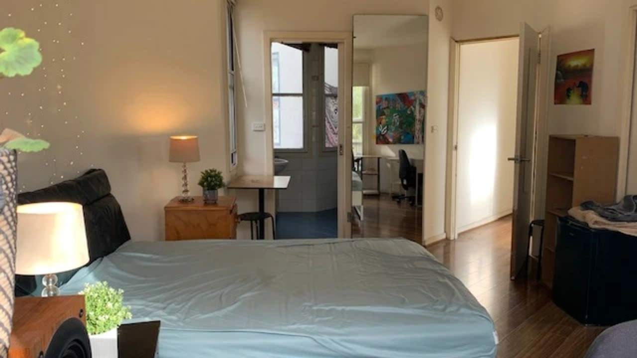 Furnished room with ensuite in a flatshare