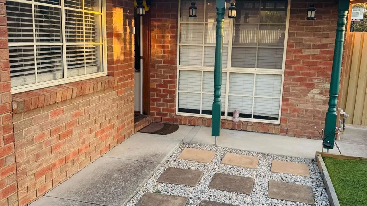 Whole property with 3 rooms for rent