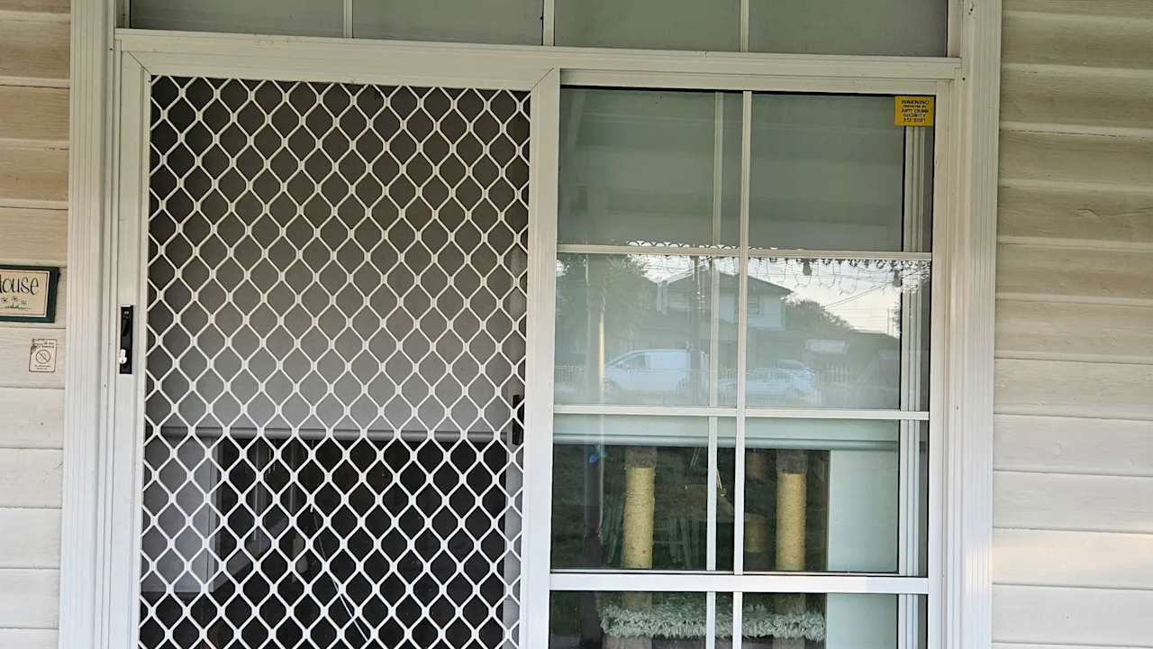 Whole property with 3 rooms for rent