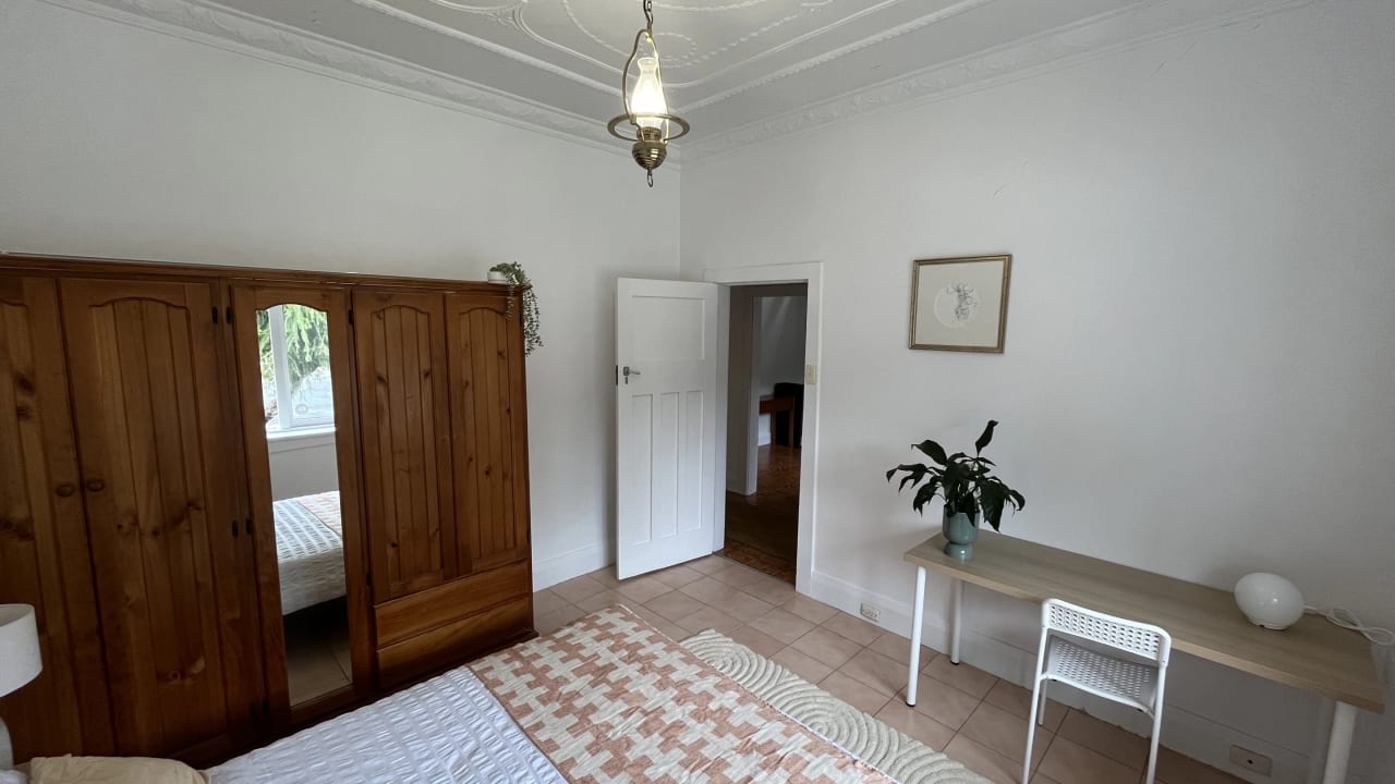 Room in a share house