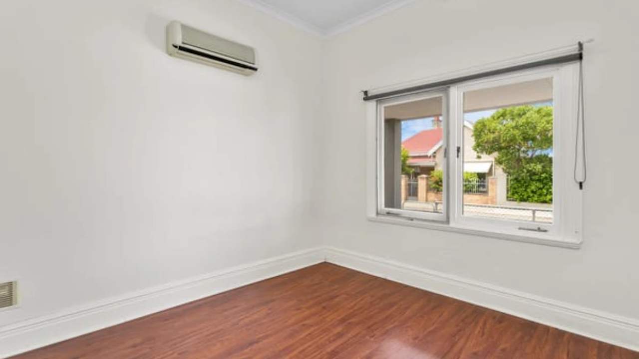 Whole property with 2 rooms for rent