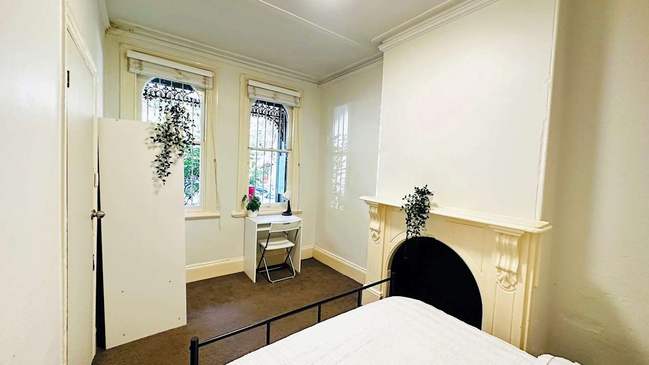 Furnished room in a flatshare