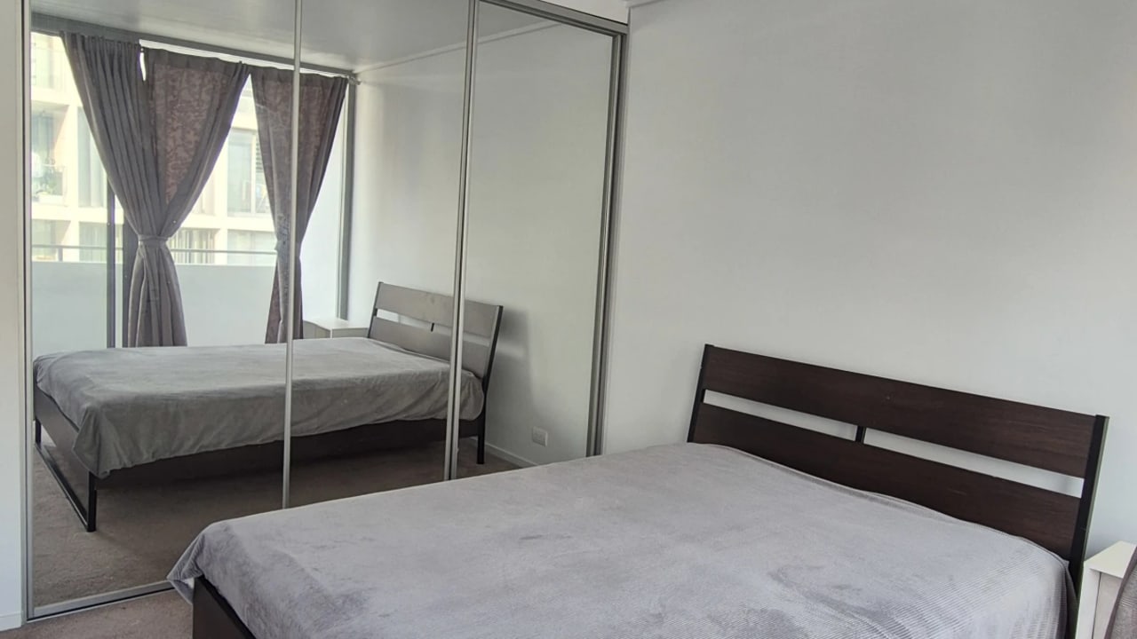 Furnished room in a flatshare