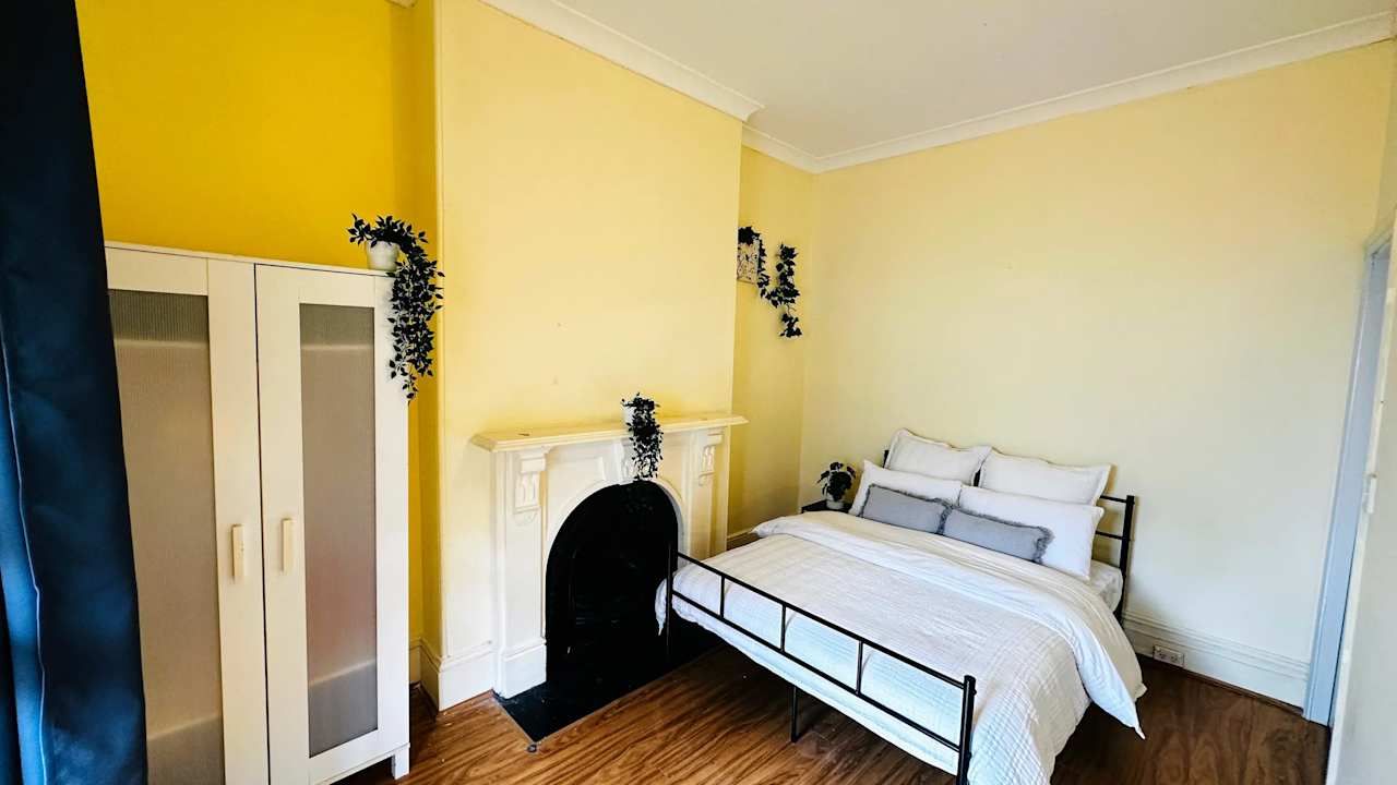 Furnished room in a share house