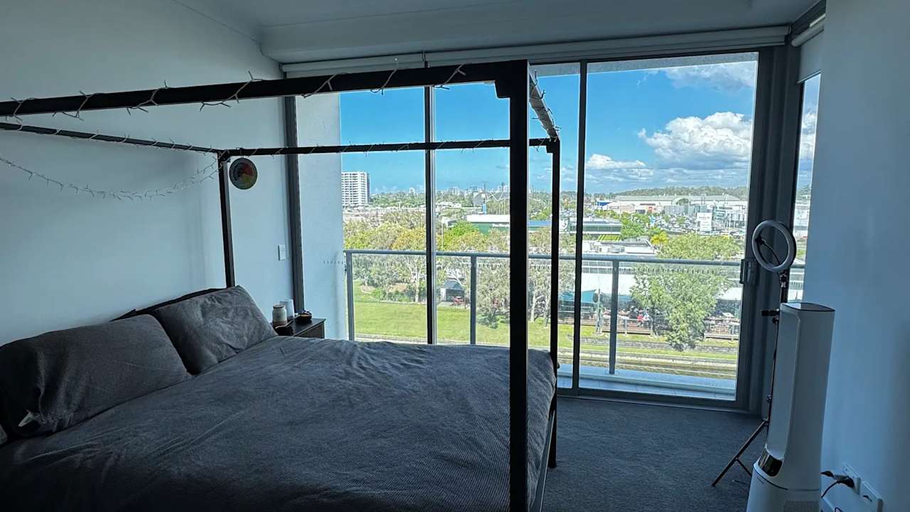 Furnished room with ensuite in a flatshare
