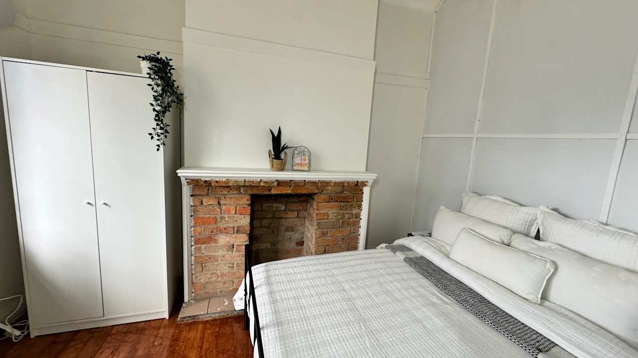 Furnished room in a share house