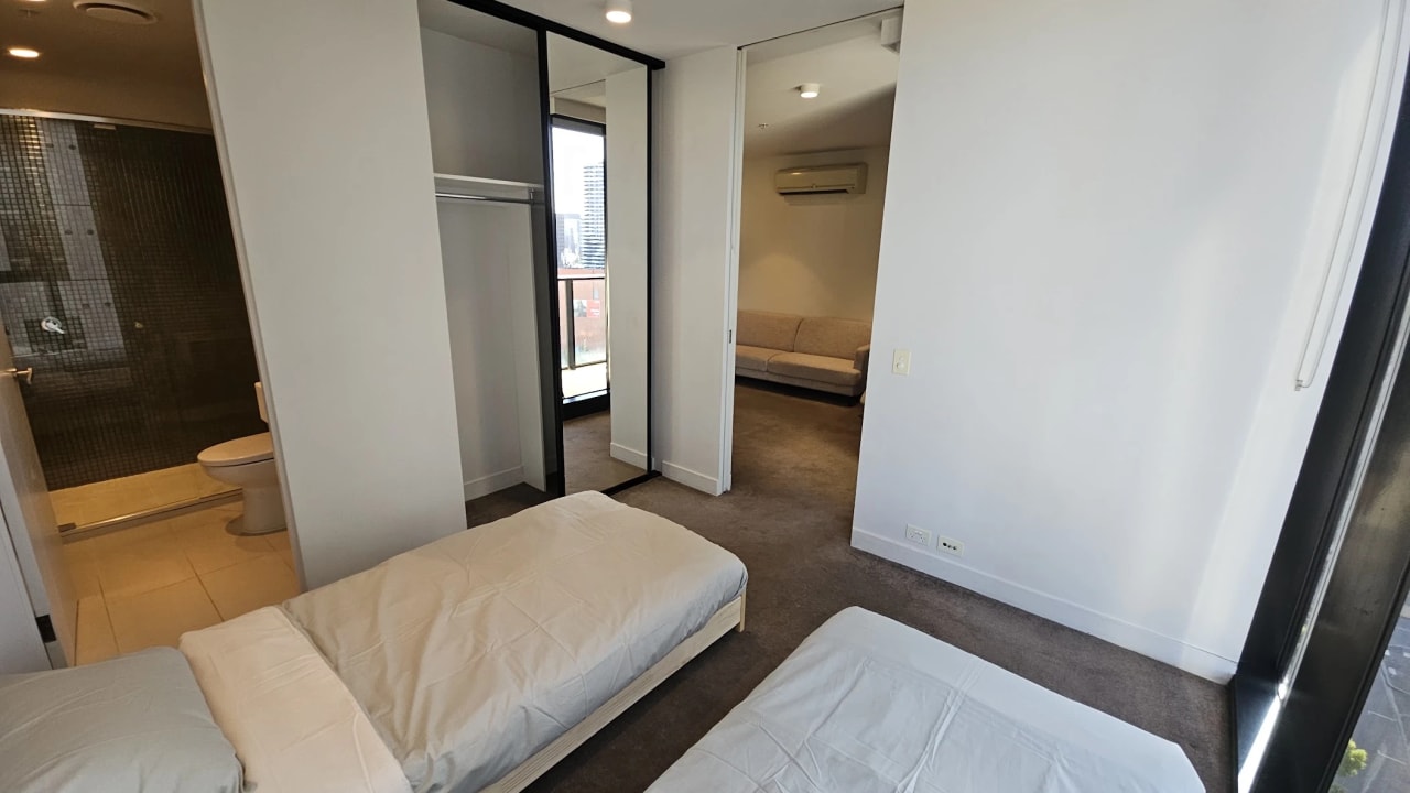 Furnished room with ensuite in a flatshare