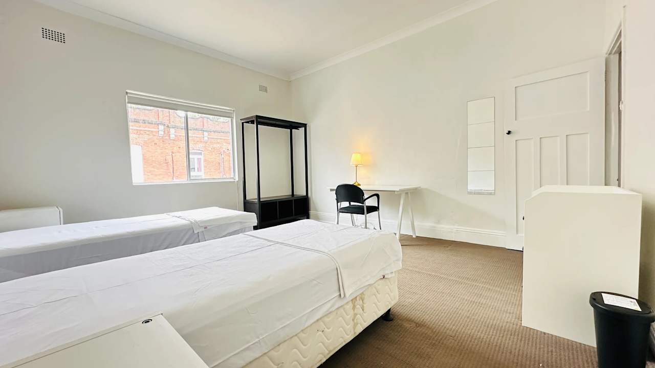 Furnished room in a flatshare