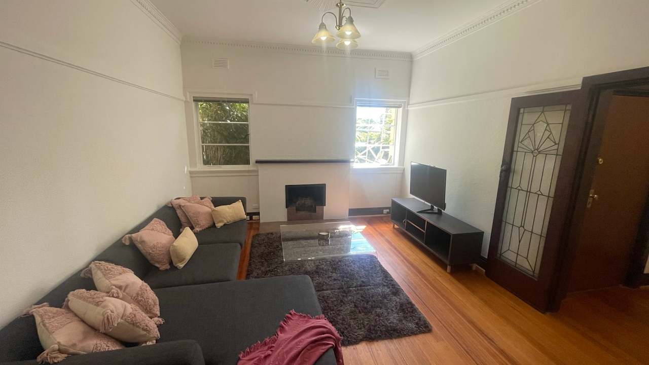 Furnished room in a flatshare