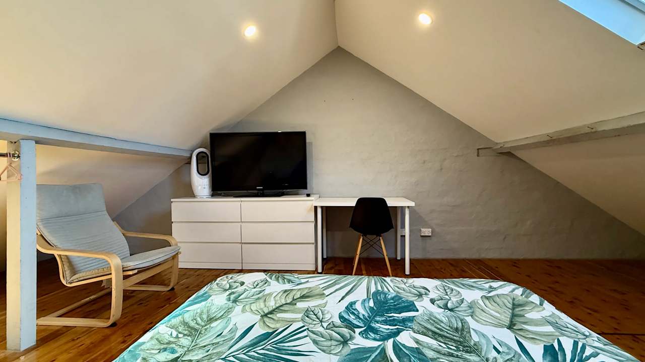 Furnished room in a share house