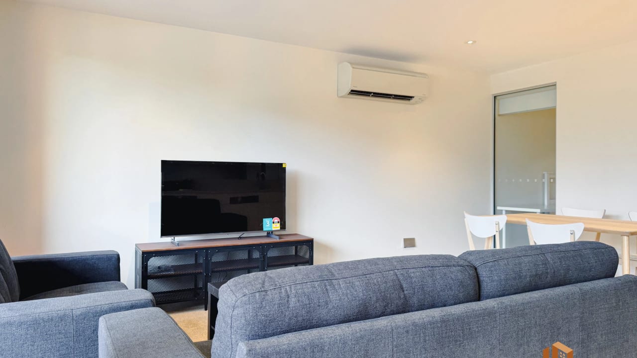 Furnished room with ensuite in a flatshare