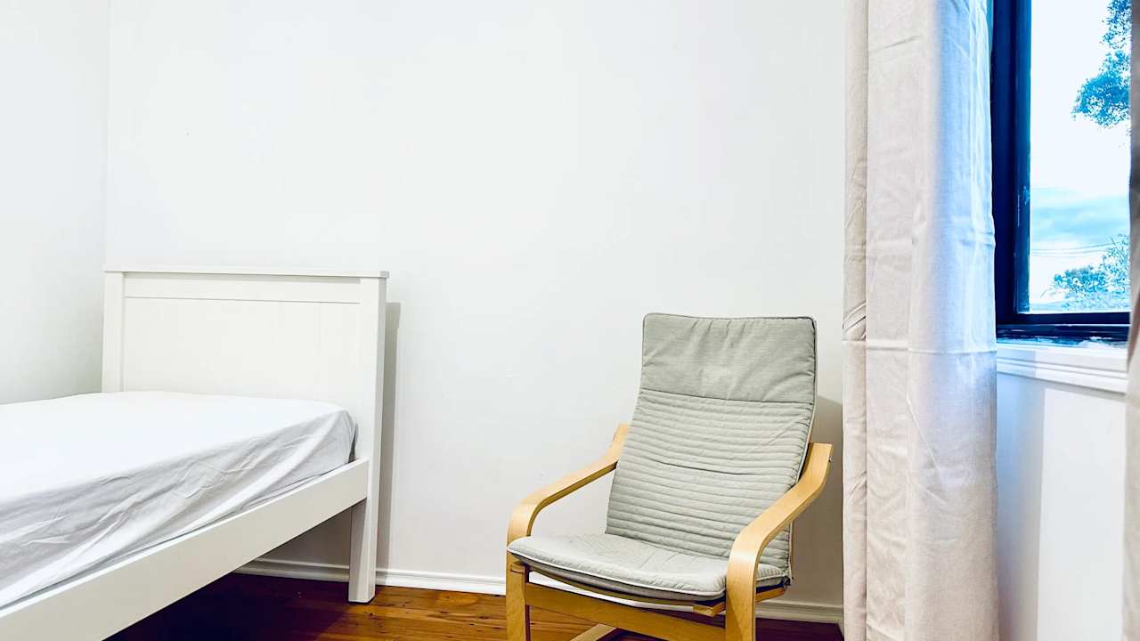Furnished room in a flatshare