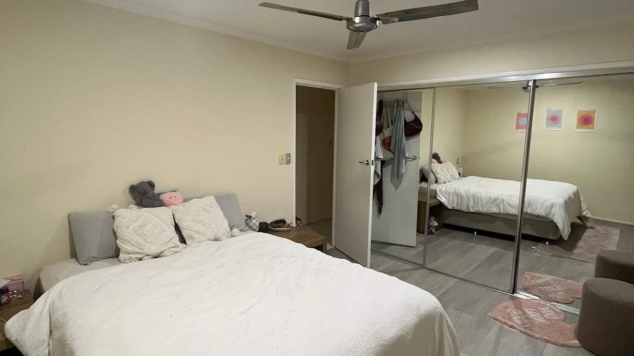 Furnished room in a share house