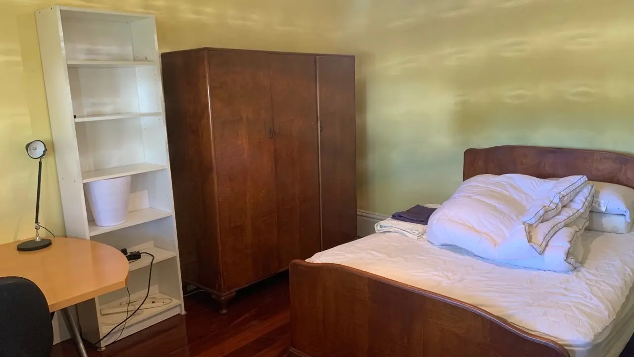 Furnished room in a share house