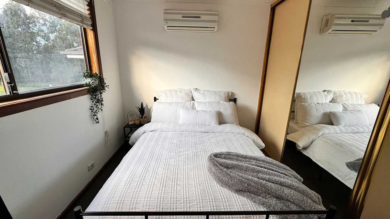 Furnished room in a flatshare