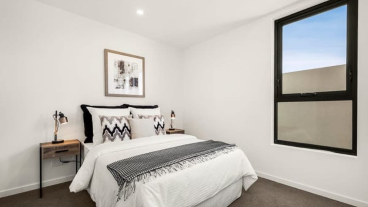 Unfurnished room with ensuite in a flatshare