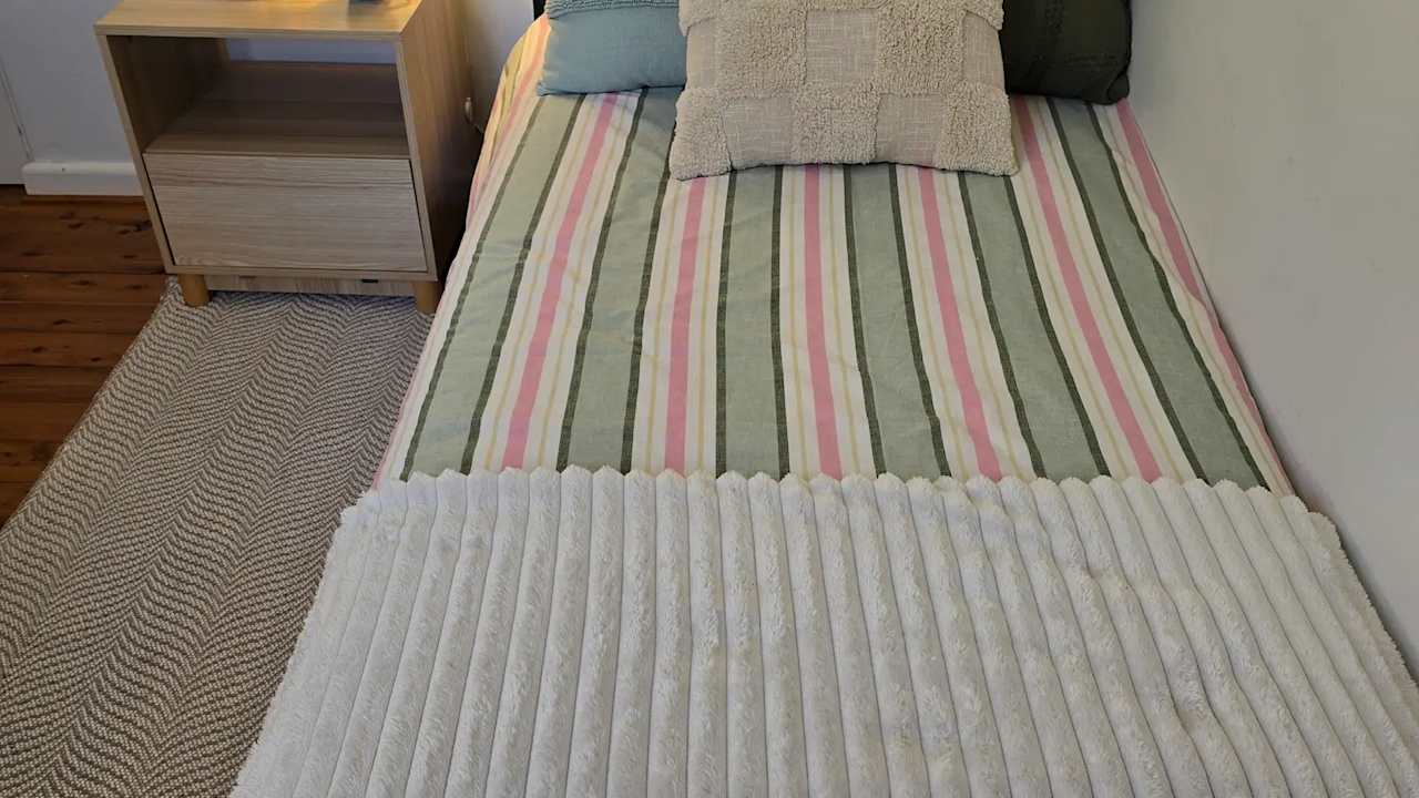 Room in a share house