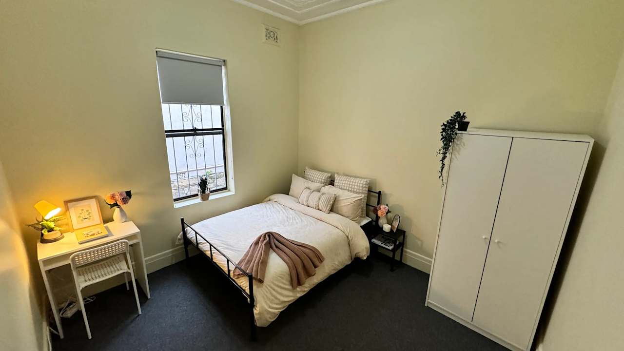 Furnished room in a share house