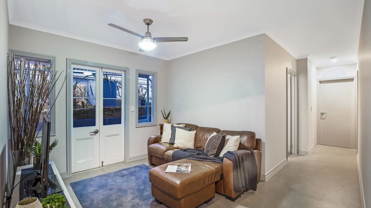 Room in a share house