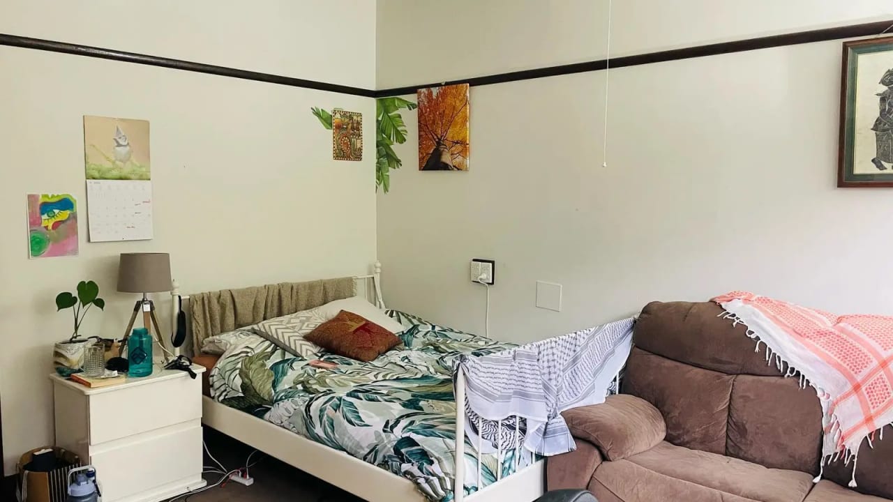 Room in a share house