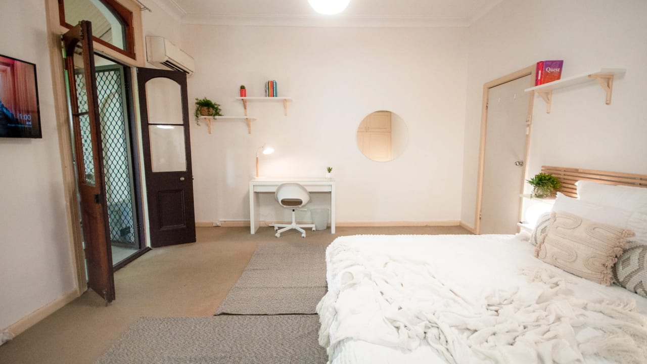 Furnished room in a share house