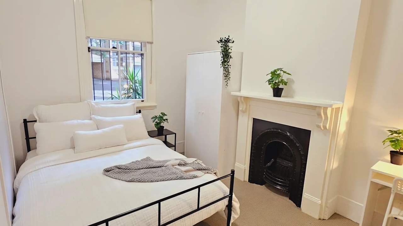 Furnished room in a flatshare