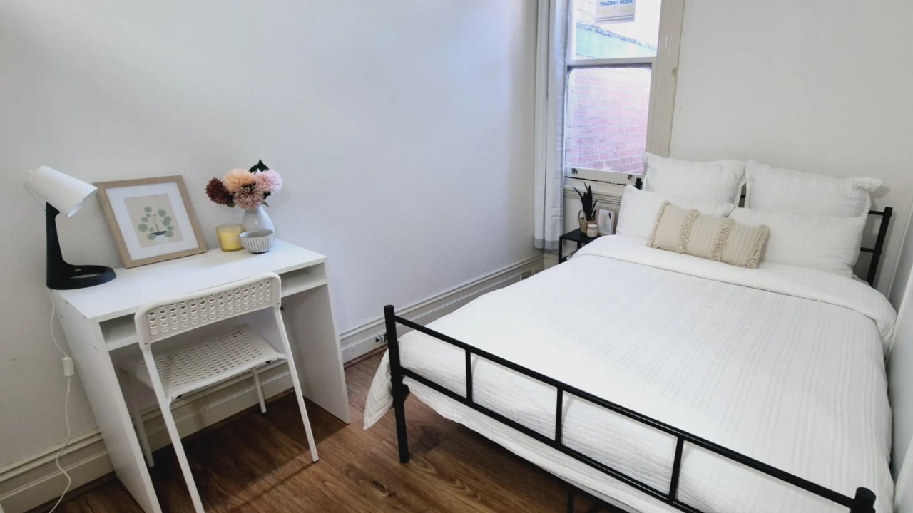 Furnished room in a flatshare