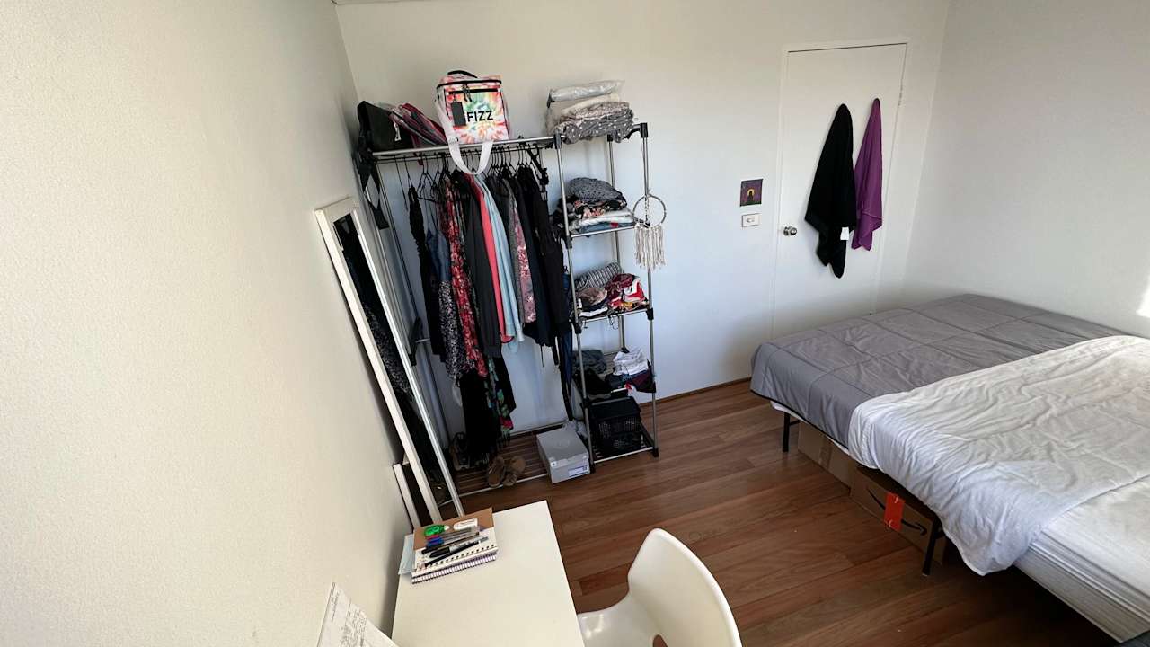 Furnished room in a flatshare