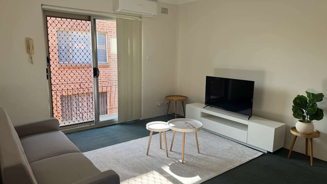 Furnished room in a flatshare