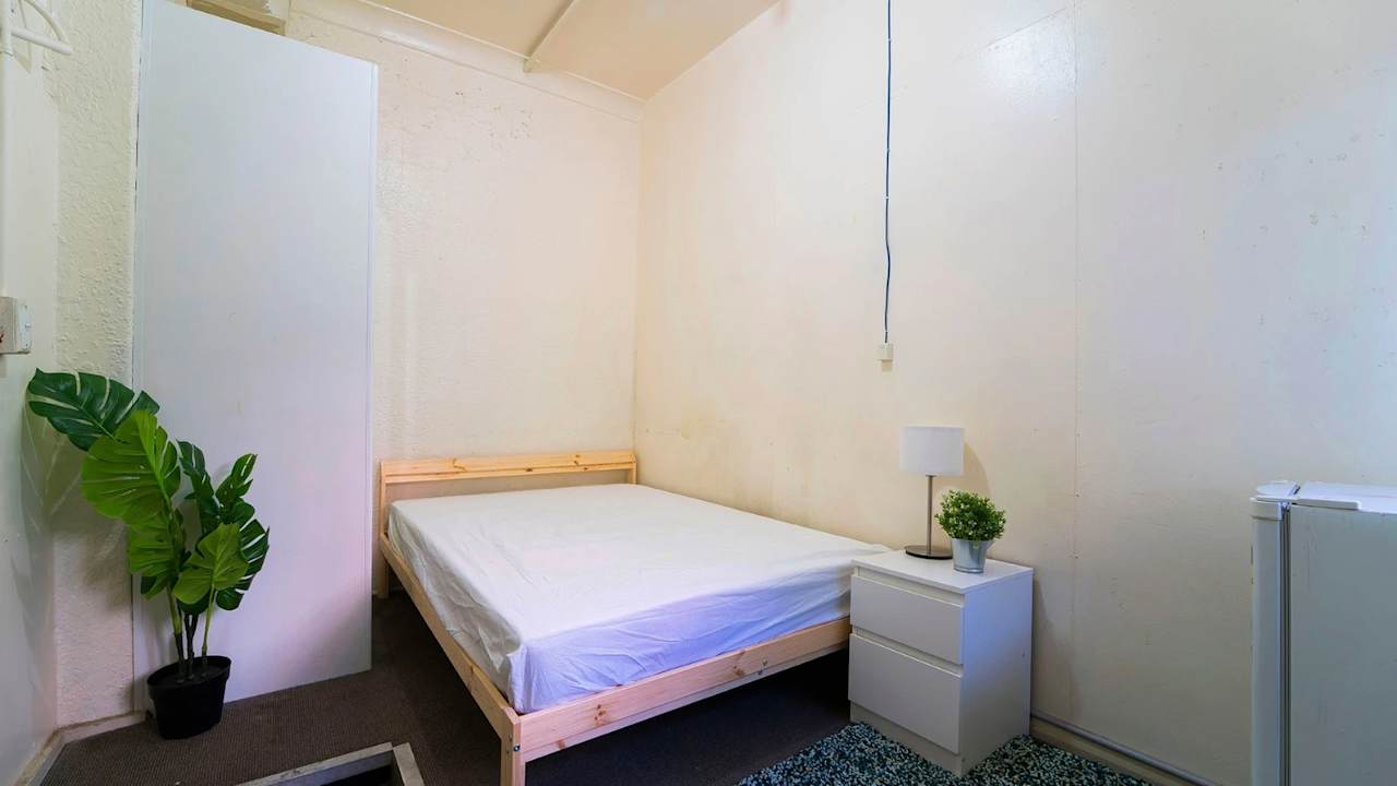 Furnished room in a share house