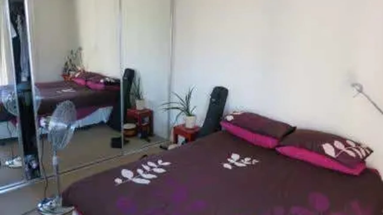 Unfurnished room in a flatshare