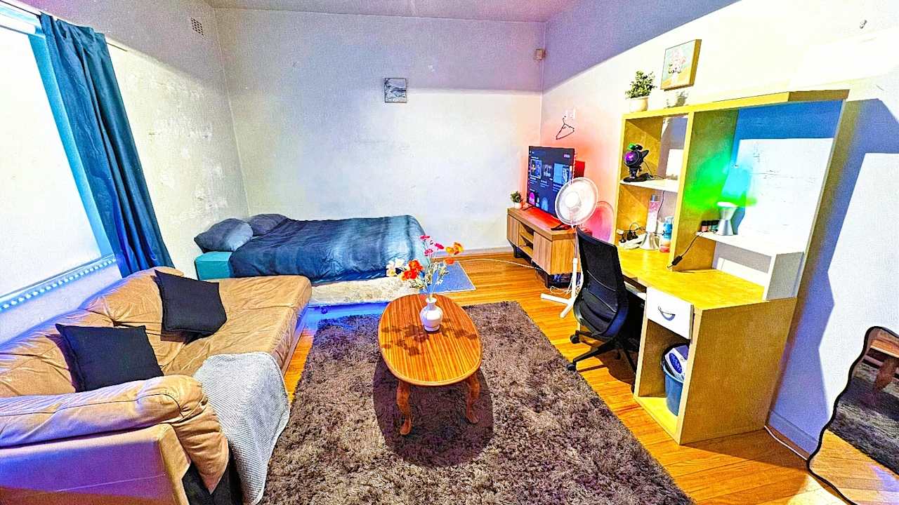Furnished room in a flatshare