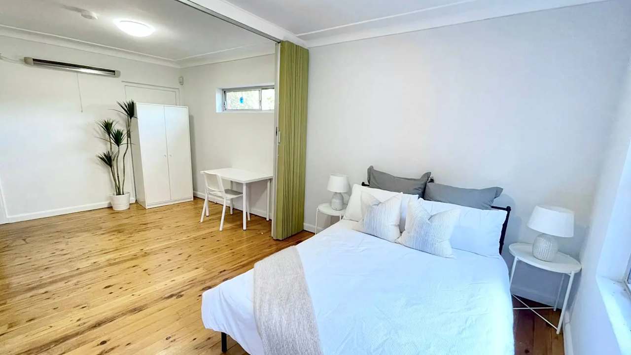 Room in a share house