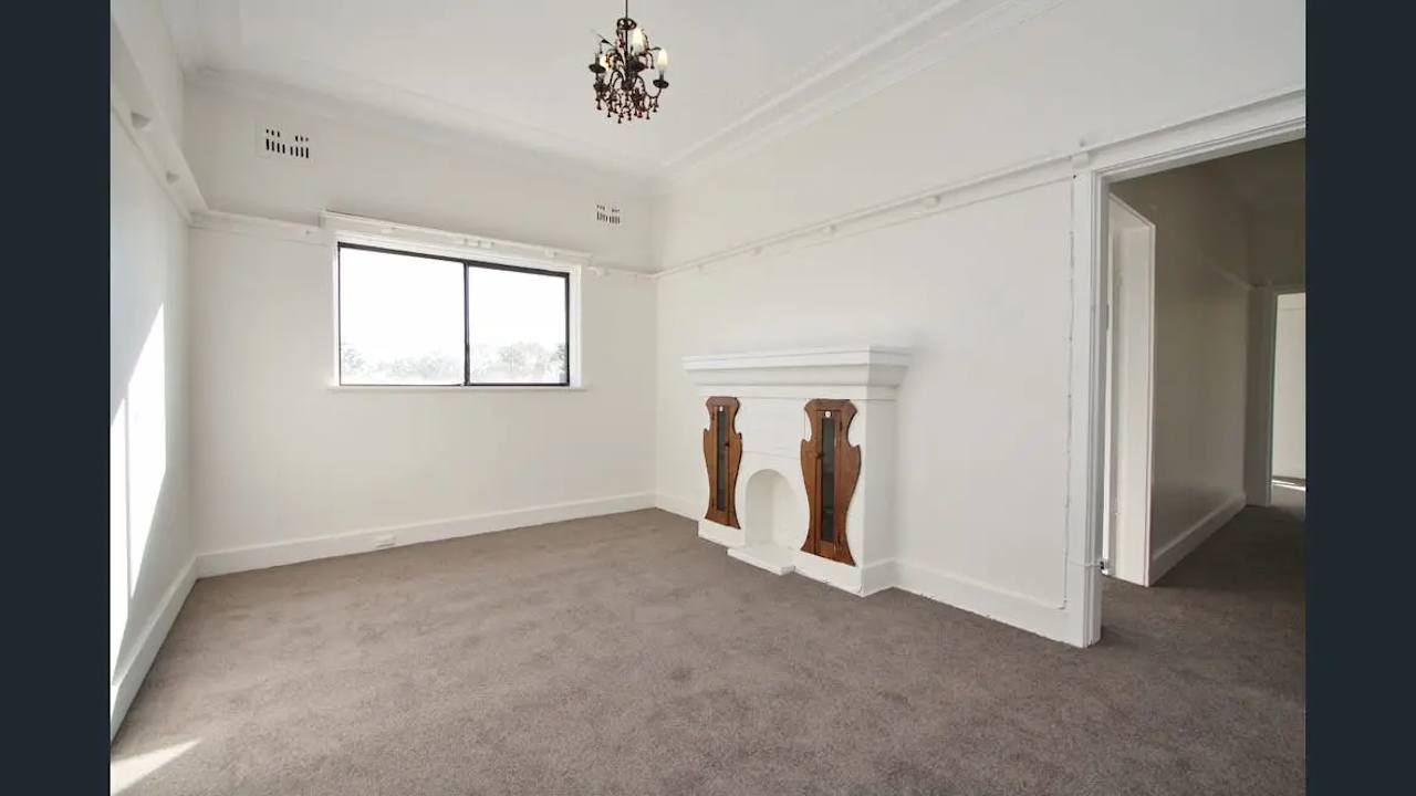 Unfurnished room in a flatshare