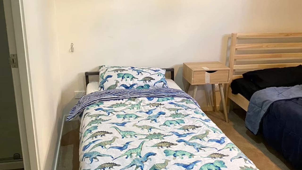 Furnished room in a flatshare