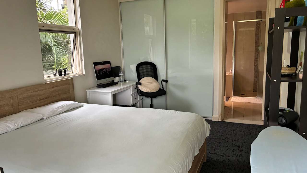 Furnished room with ensuite in a flatshare