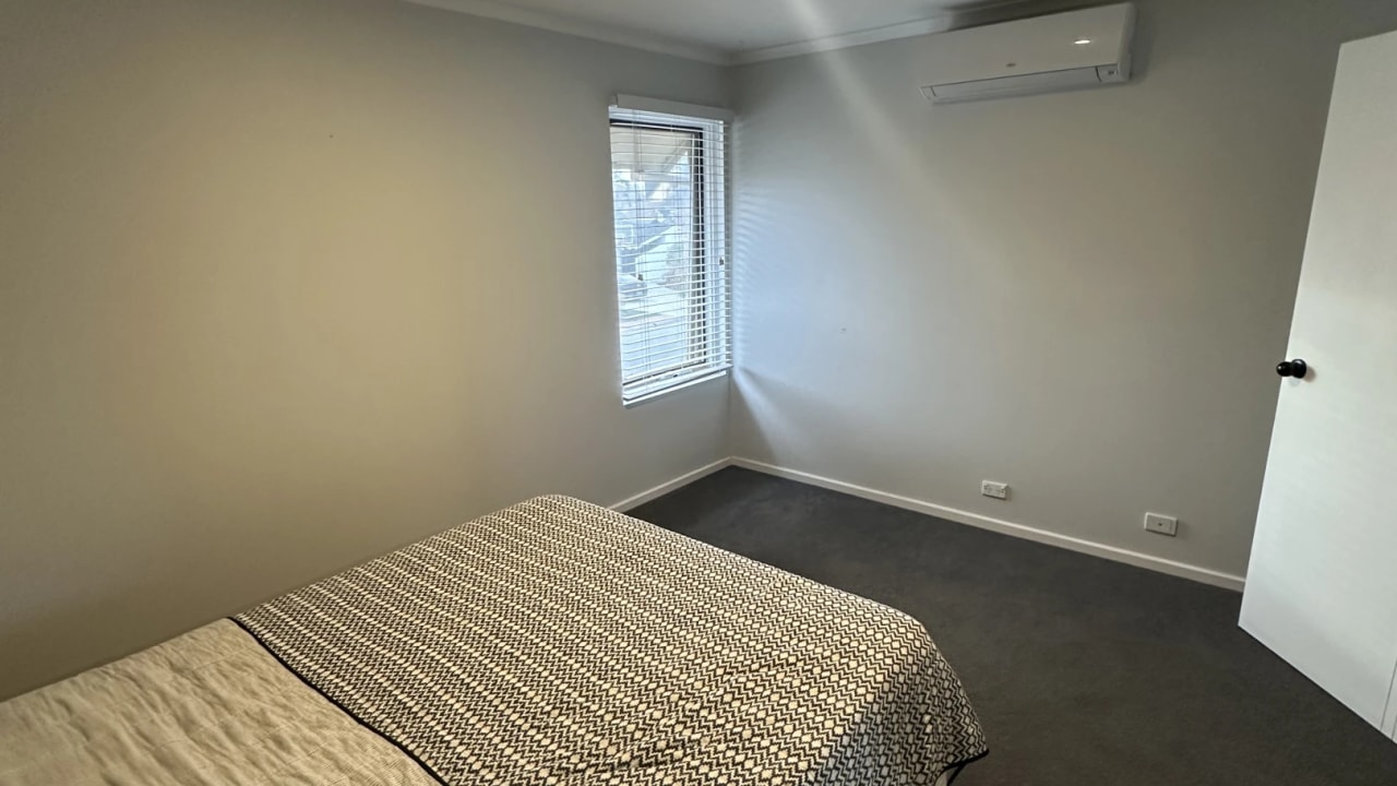 Room in a share house