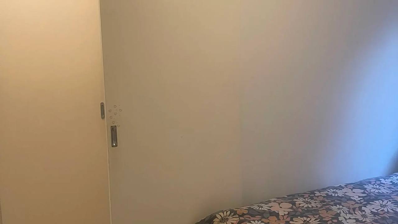 Room in a share house