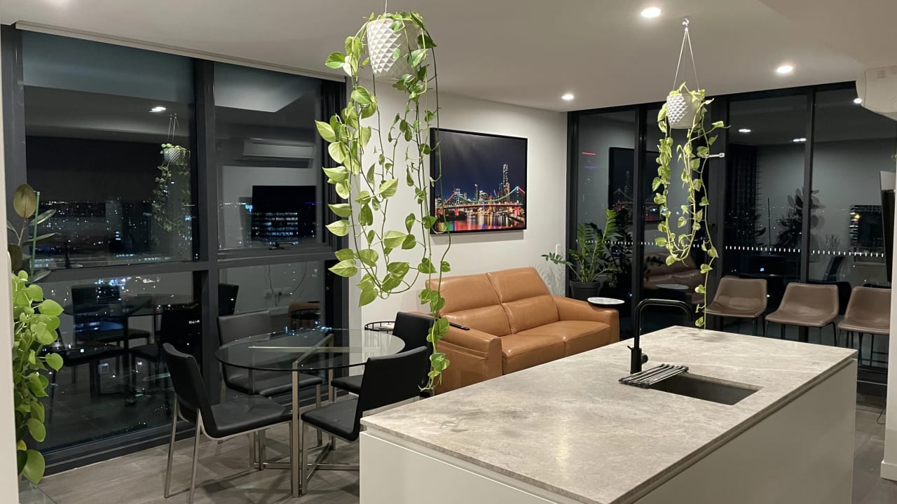 Furnished room with ensuite in a flatshare