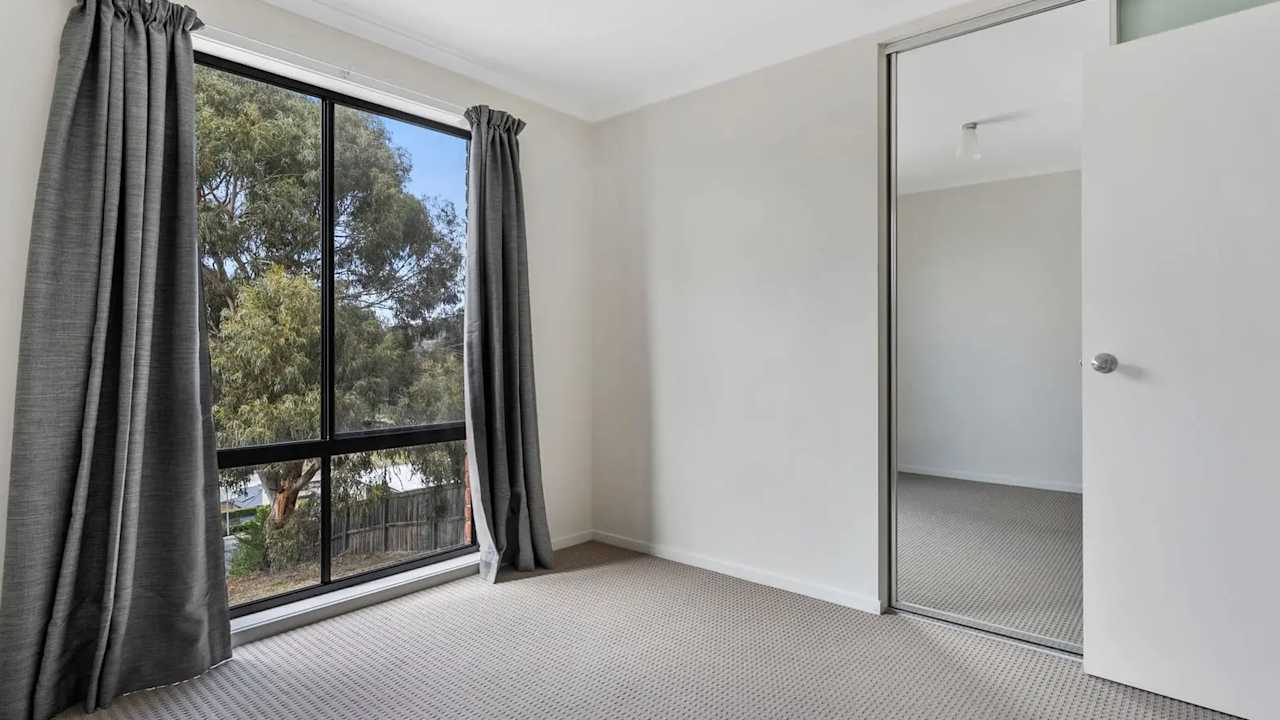 Unfurnished room in a share house