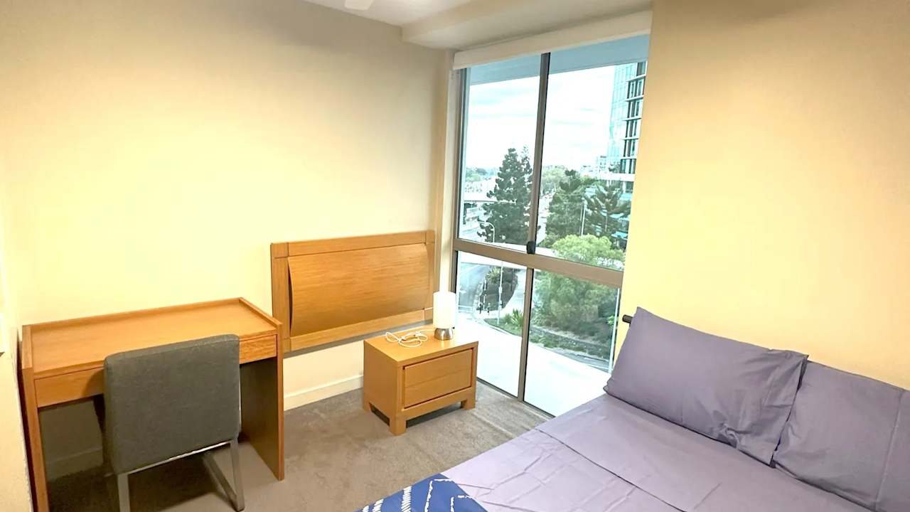 Furnished room in a flatshare