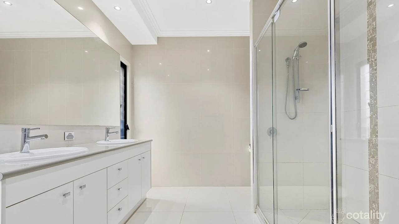 Unfurnished room with own bathroom