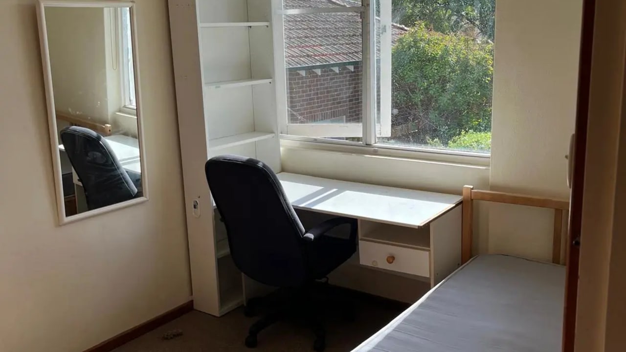 Furnished room in a share house