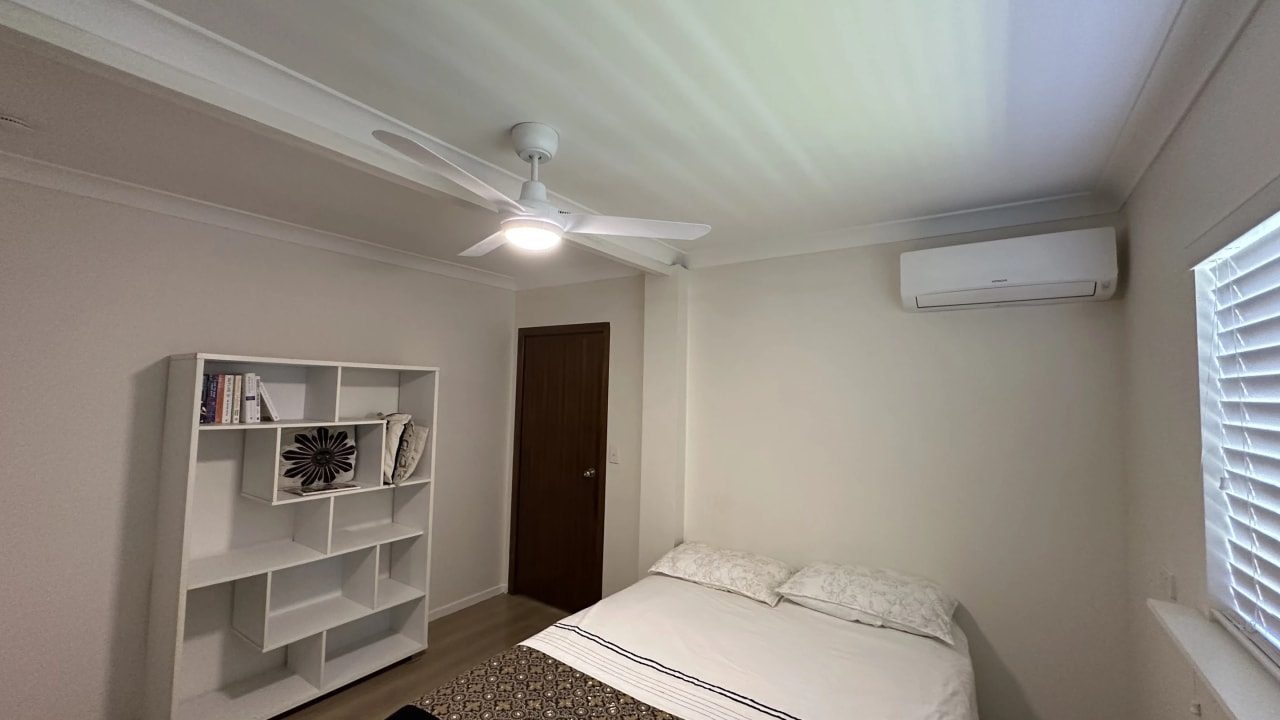 Room in a share house