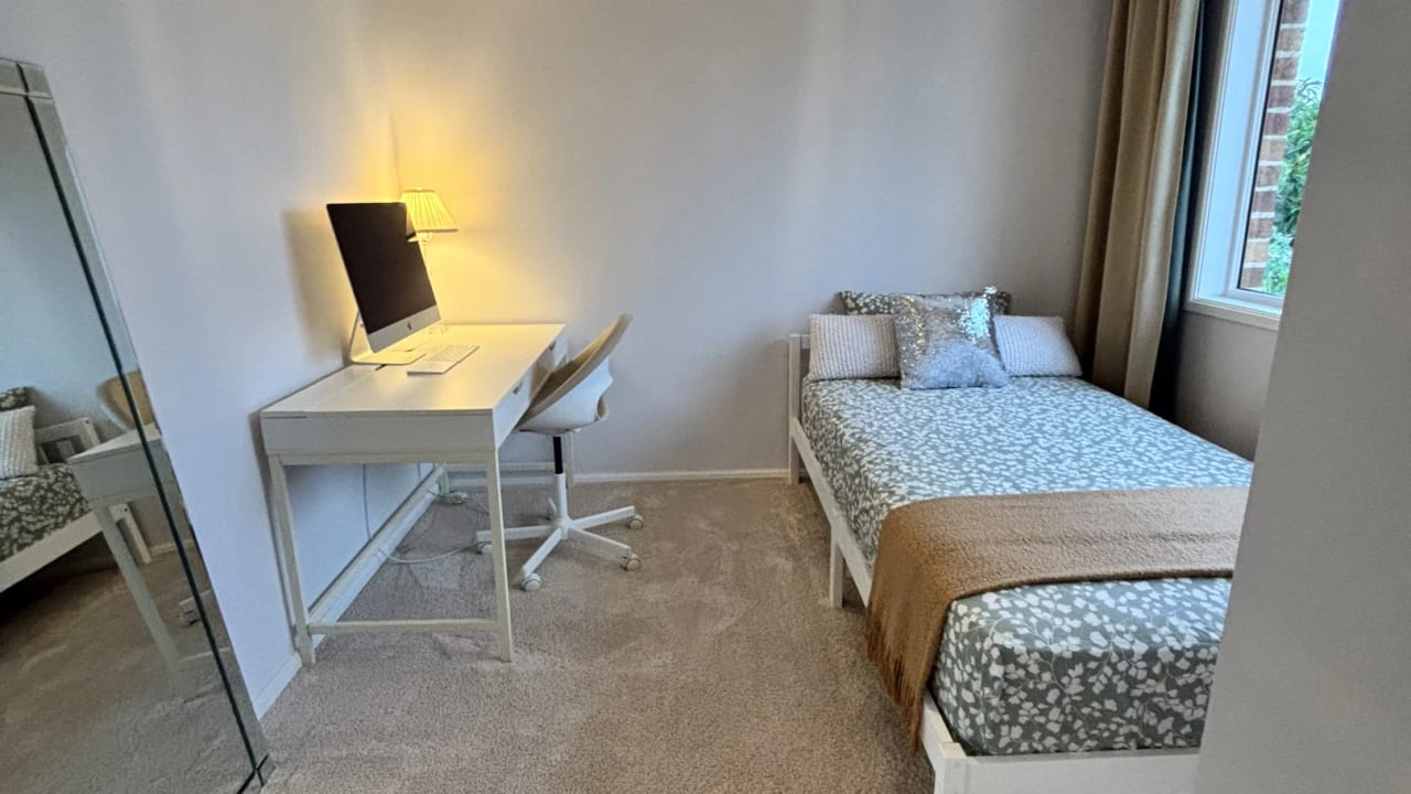 Room in a share house