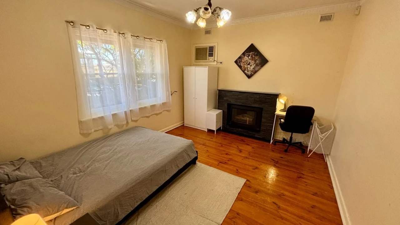 Room in a share house