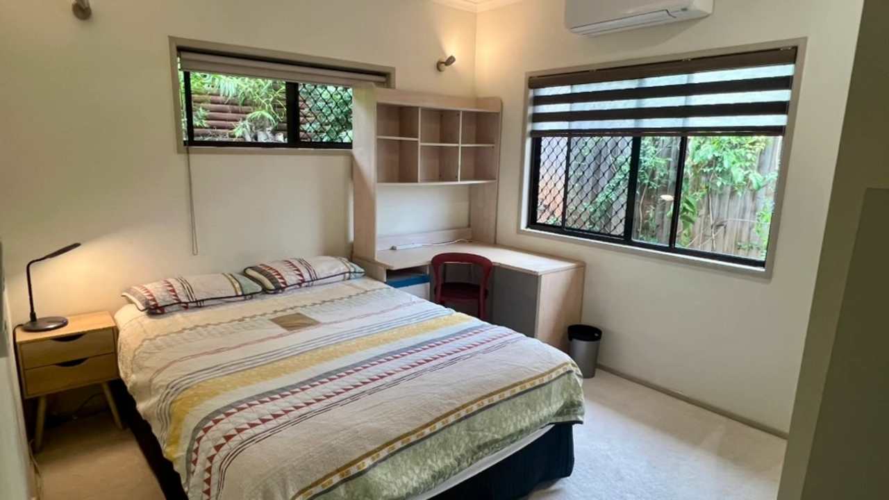 Room in a share house