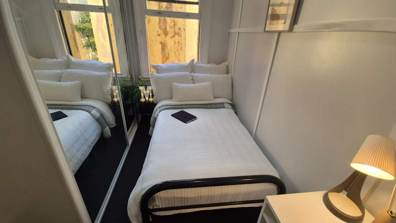 Furnished room in a flatshare